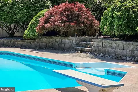 Exterior - 9 Timber Wolf Dr, Hamilton, NJ 08620 photo 4 of 10