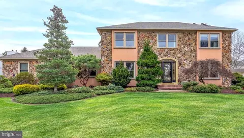 9 Timber Wolf Dr, Hamilton, NJ 08620