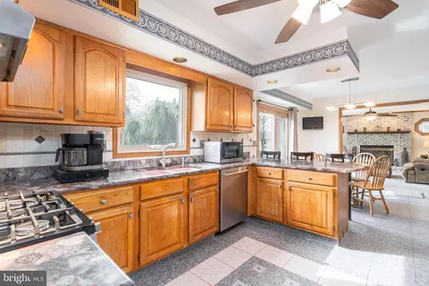 Kitchen - 9 Timber Wolf Dr, Hamilton, NJ 08620 photo 2 of 2