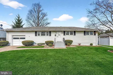 3 Delotto Dr, Hamilton, NJ 08619