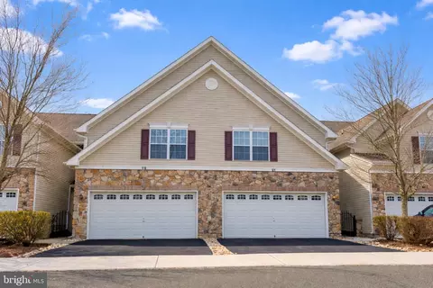 21 Miller Cir, Pennington, NJ 08534