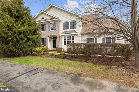 86 Schindler Ct, Lawrenceville, NJ 08648