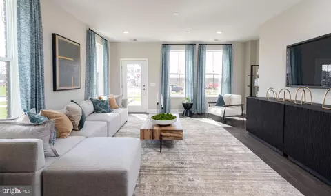 158 Leona Stewart Ln, Pennington, NJ 08534