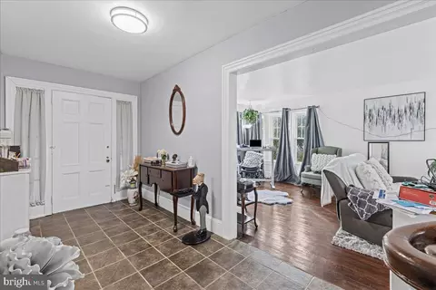 218 Sanhican Dr, Trenton, NJ 08618