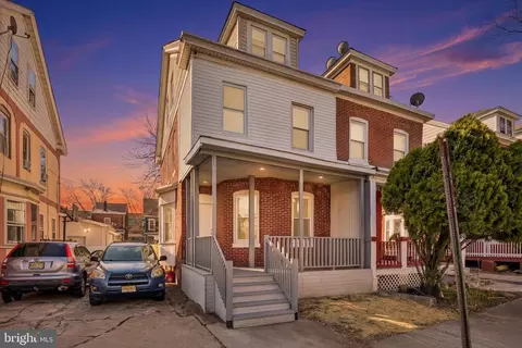 25 Mckinley Ave, Trenton, NJ 08609