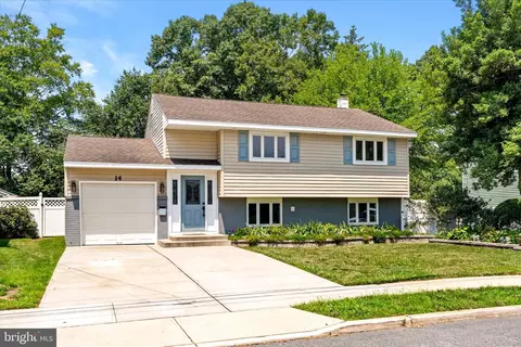 14 Ovington Dr, Hamilton, NJ 08620