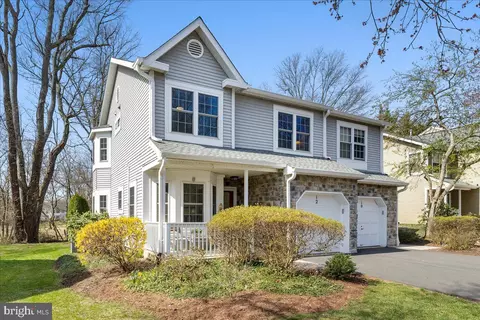 12 Stonerise Dr, Lawrence, NJ 08648