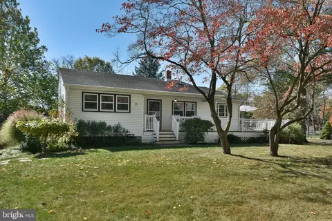 11 Metekunk Dr, Ewing, NJ 08638