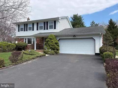 7 Melody Ct, Hamilton, NJ 08620