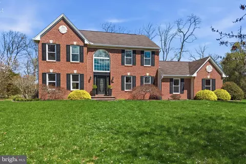 4 Eric Ct, Lawrenceville, NJ 08648