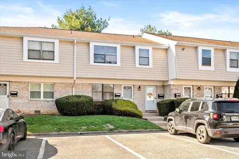 1614 Silver Ct, Hamilton, NJ 08690