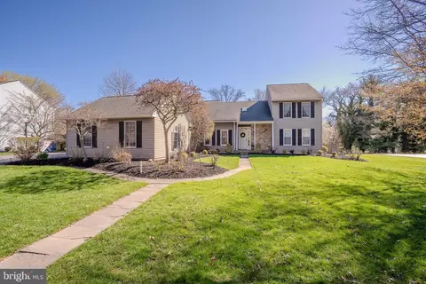 29 Suffolk Ln, Princeton Junction, NJ 08550