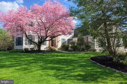 4 N Longfellow Dr, Princeton Junction, NJ 08550