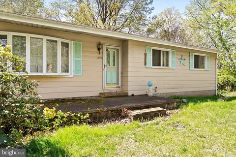 239 Bakers Basin Rd, Lawrence Township, NJ 08648