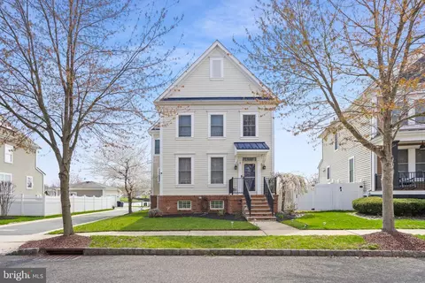 6 Hulse St, Robbinsville, NJ 08691