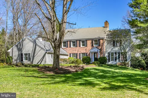 75 W Shore Dr, Pennington, NJ 08534