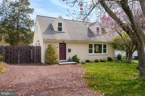 69 Leavitt Ln, Princeton, NJ 08540