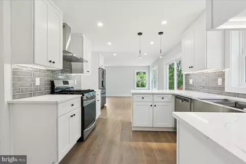 Entry Way - 288 Clamer Rd, Ewing, NJ 08628 photo 5 of 10