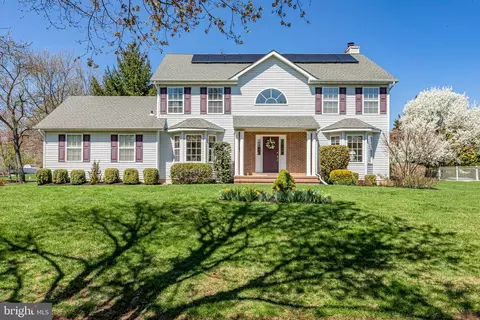 8 Poinsett Dr, Lawrence Township, NJ 08648