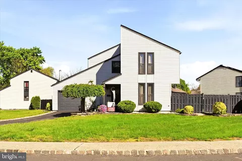 24 Robertson Rd, East Windsor, NJ 08520