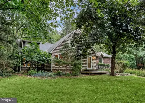 10 Crestview Dr, Hopewell, NJ 08525