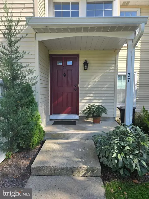 27 Huber Ct, Hightstown, NJ 08520