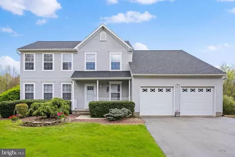 28 Hibiscus Ln, Robbinsville, NJ 08691