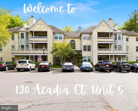 120 Acadia Ct #5, Princeton, NJ 08540