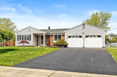406 Flock Rd, Hamilton, NJ 08619