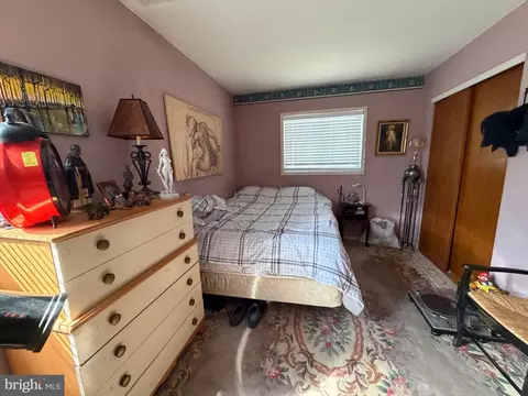 Bedroom - 89 Upper Ferry Rd, Ewing, NJ 08628 photo 2 of 5