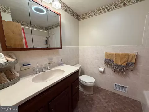 Bath - 89 Upper Ferry Rd, Ewing, NJ 08628 photo 2 of 4