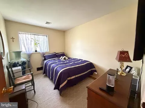 Bedroom - 89 Upper Ferry Rd, Ewing, NJ 08628 photo 1 of 5