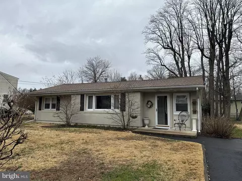 21 Vetterlein Ave, Hamilton, NJ 08619
