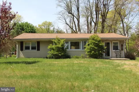 21 Vetterlein Ave, Hamilton, NJ 08619