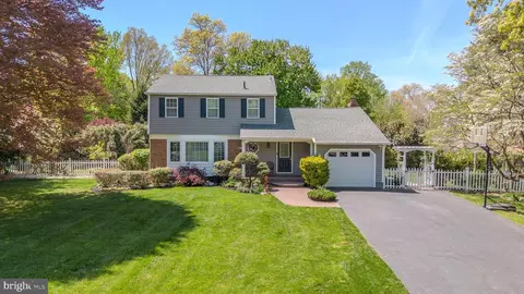 6 Millstone Dr, Cranbury, NJ 08512