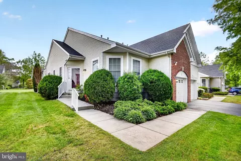 96 Meadowlark Dr, Hamilton, NJ 08690