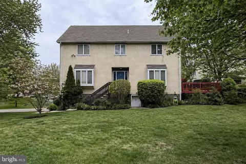 22 Exeter Ct, Princeton, NJ 08540