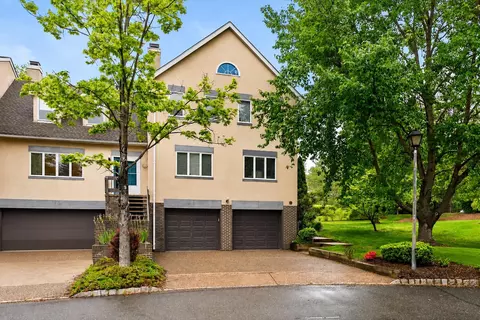 22 Exeter Ct, Princeton, NJ 08540