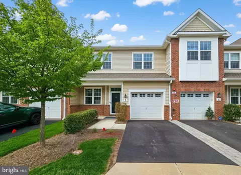 3 Cannon Dr, Pennington, NJ 08534