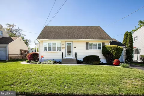 16 Tappan Ave, Hamilton, NJ 08690