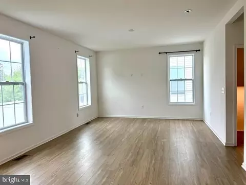 Living - 10 Misty Meadow Ln, Hamilton, NJ 08619 photo 1 of 1