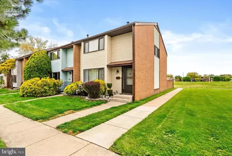 106 Danbury Ct, East Windsor, NJ 08520