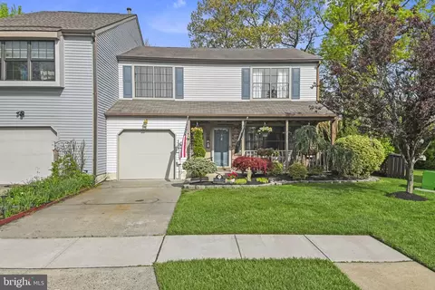 7 Beverly Ct, Robbinsville, NJ 08691
