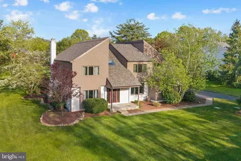 7 Sheridan Dr, West Windsor, NJ 08550