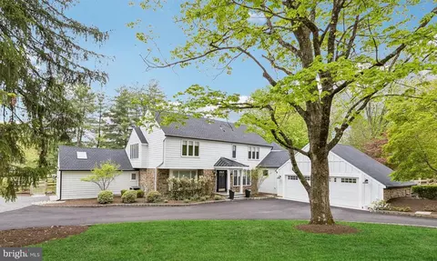 2 Queens Ln, Pennington, NJ 08534