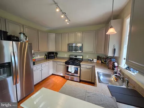 132 Timberlake Dr, Ewing, NJ 08618