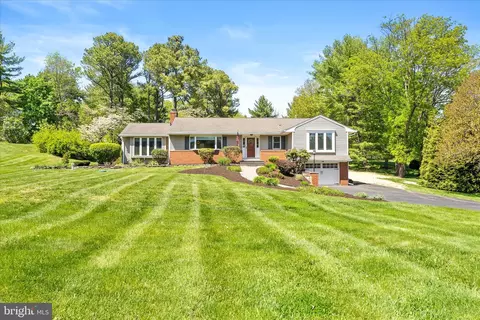 6 State Park Dr, Titusville, NJ 08560