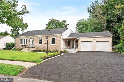 583 Edinburg Rd, Hamilton, NJ 08619