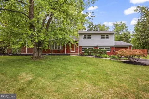 13 Glenview Dr, Princeton, NJ 08540