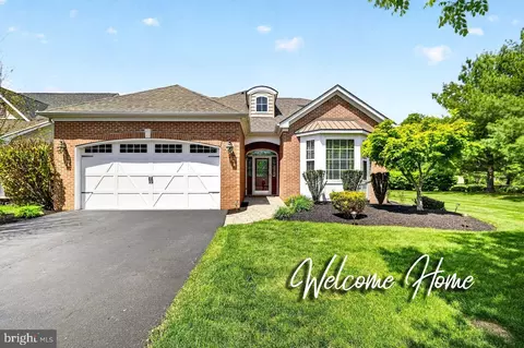 8 Tuscany Dr, Princeton Junction, NJ 08550